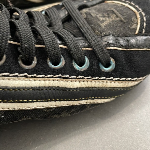 Louis Vuitton Sneakers - Picture 4 of 5